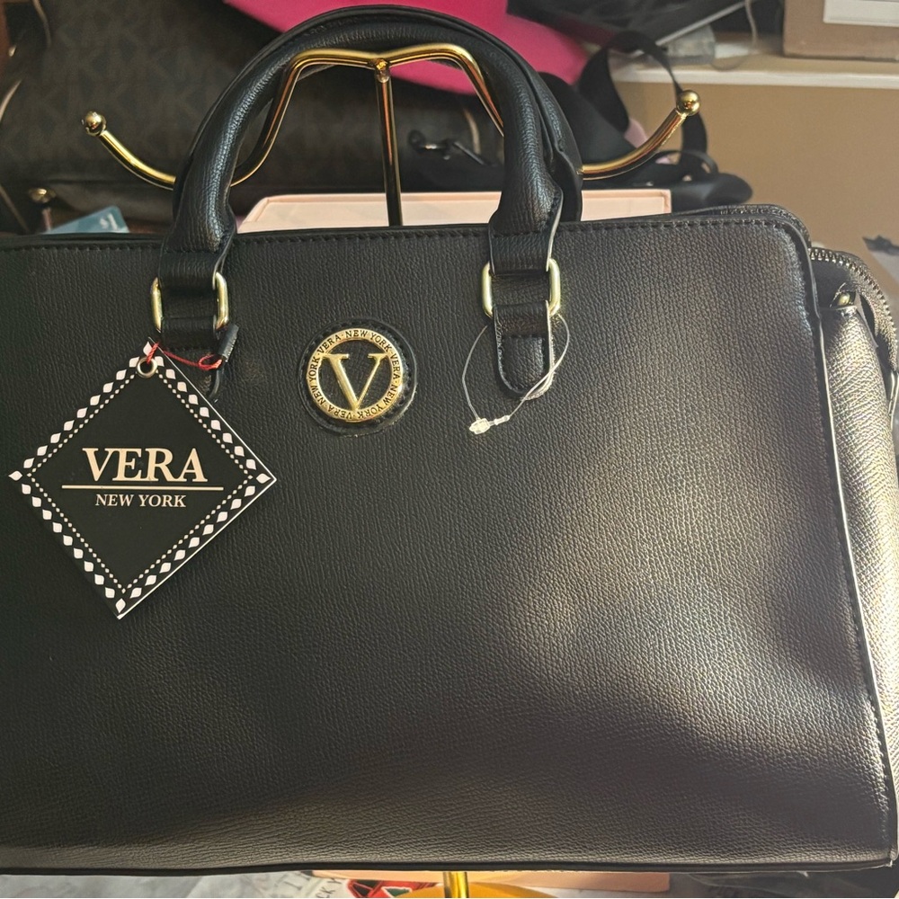 Elegant Black Vera Wang Handbag - Picture 2 of 16